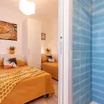 Апартаменти Pool View With Private Enclosed Garden Бібіоне