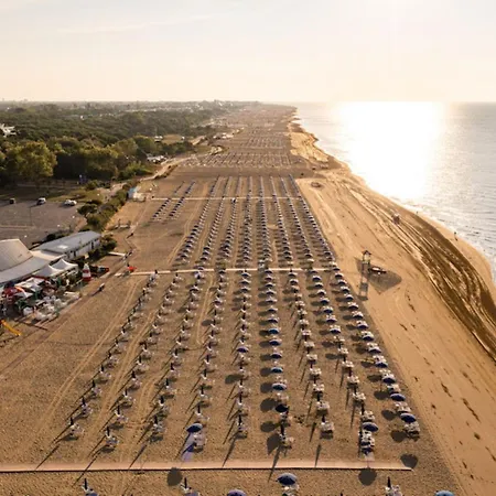 Pool View With Private Enclosed Garden * Bibione