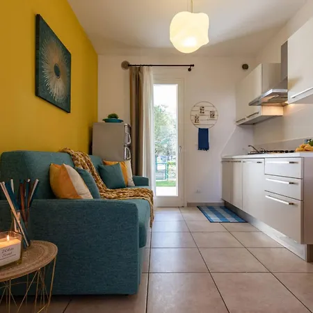 Pool View With Private Enclosed Garden Apartmán Bibione