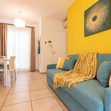 Well Equipped With Pool And Solarium Μπιμπιόνε