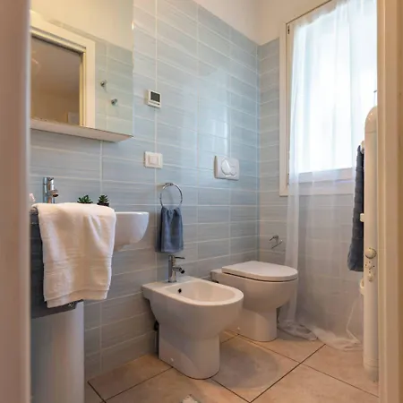 Апартаменти Well Equipped With Pool And Solarium *