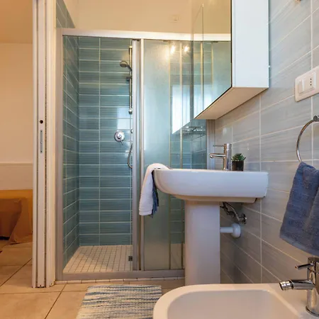 Апартаменти Well Equipped With Pool And Solarium *