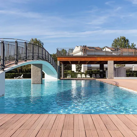 Well Equipped With Pool And Solarium Апартаменти *