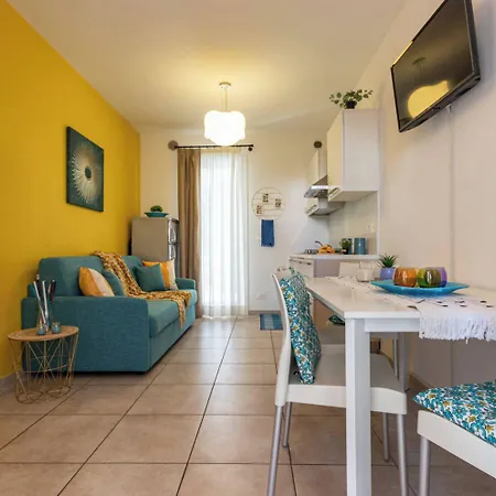 Well Equipped With Pool And Solarium Апартаменти *