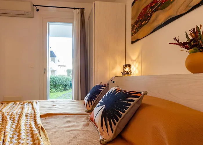 Pool View With Private Enclosed Garden Бібіоне