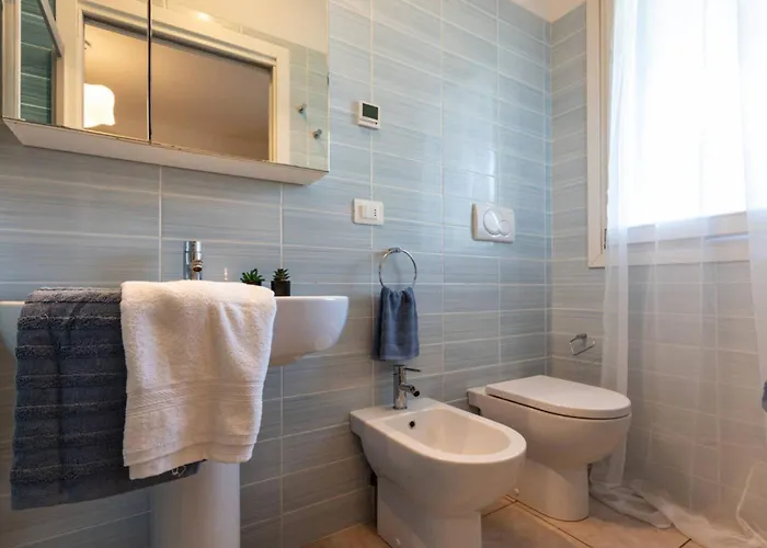 Pool View With Private Enclosed Garden *